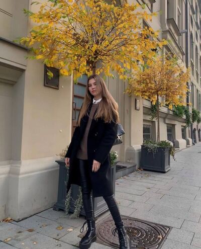  ,   Lizzi, 24 ,   ,   