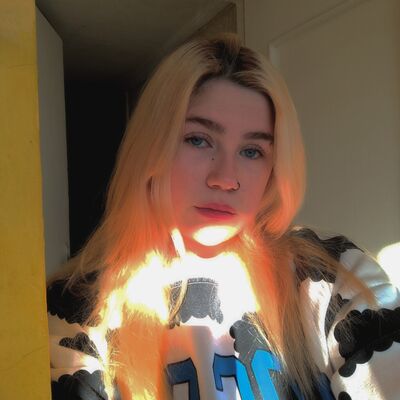  -,   Lena, 21 ,   ,   , c , 