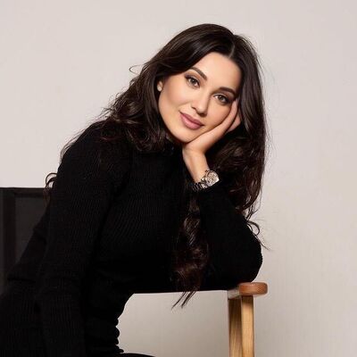  ,   Elena, 39 ,   ,   , c 