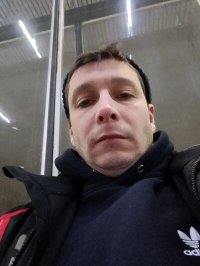  ,   Anton, 37 ,   ,   
