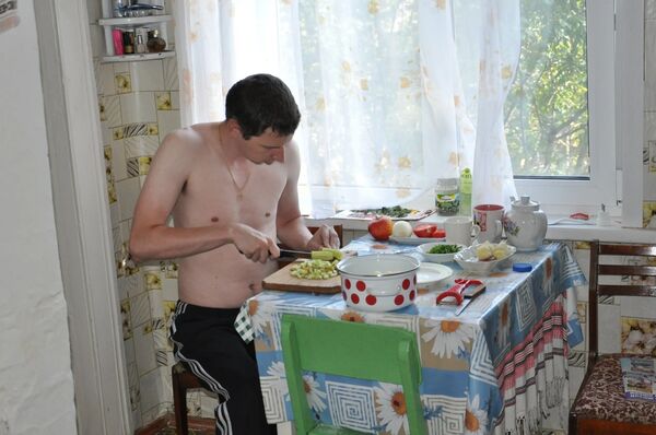  -,   Alexander, 37 ,   ,   , c 