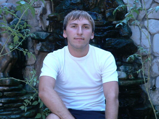  ,   Maksim, 42 ,   