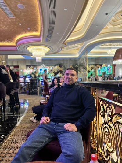 ,   Alex, 37 ,   ,   , c , 