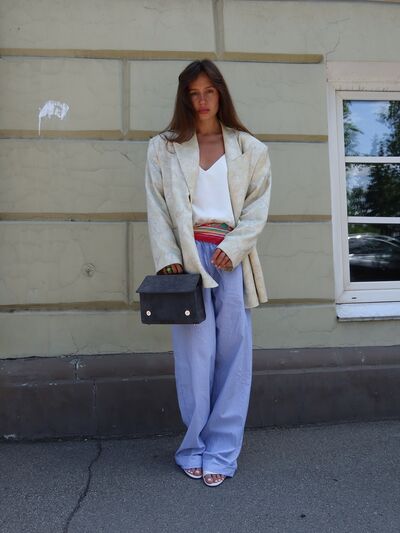  ,   Eva, 27 ,   ,   