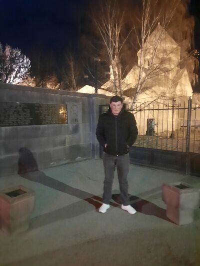  ,   Armen, 25 ,   ,   