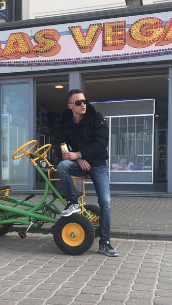  Kall,   Mischa, 28 ,   ,   