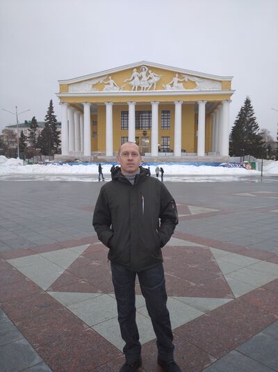  ,   Eduard, 44 ,  