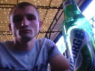  21359792  Viktor, 32 ,    