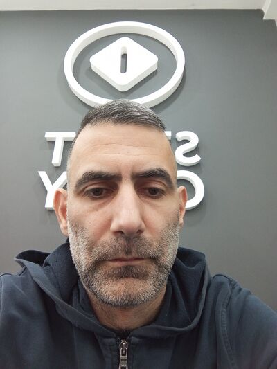  ,   Artur, 42 ,   ,   