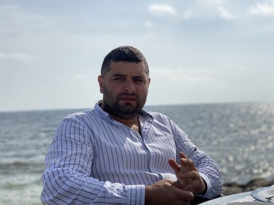  ,   Ihor, 40 ,   ,   , c 
