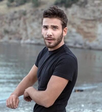  -,   Ali, 27 ,   ,   