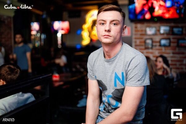 ,   Tom, 34 ,   