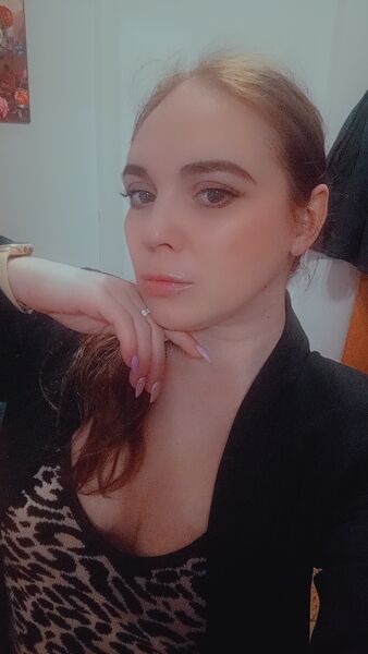  ,   Angelina, 33 ,   c 