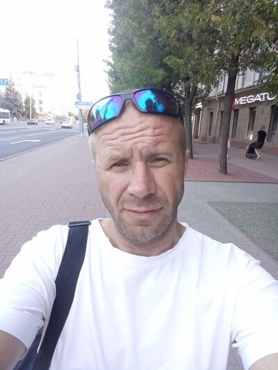  ,   Viktor, 48 ,   