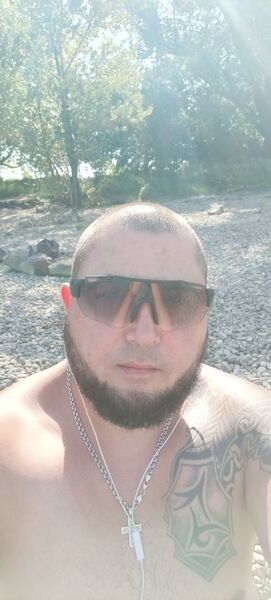  ,   Artem, 38 ,   ,   