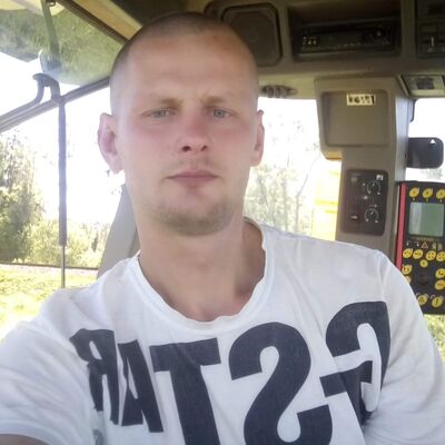  ,   Reinis, 33 ,   ,   