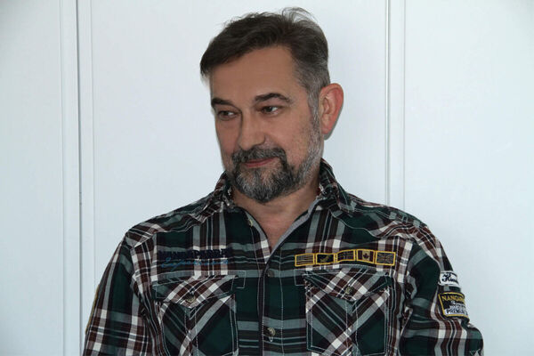  ,   Viktor, 64 ,     , c 