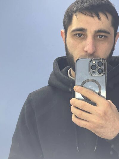 ,   Erik, 28 ,     