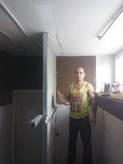  -,   Denni, 40 ,     , c 
