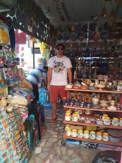  ,   Tom, 44 ,   