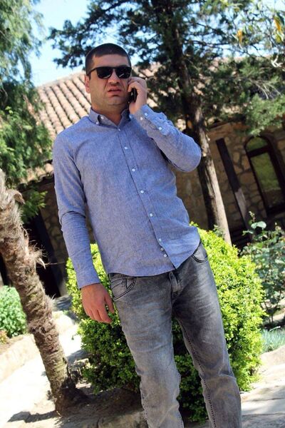  ,   Goga, 37 ,   ,   