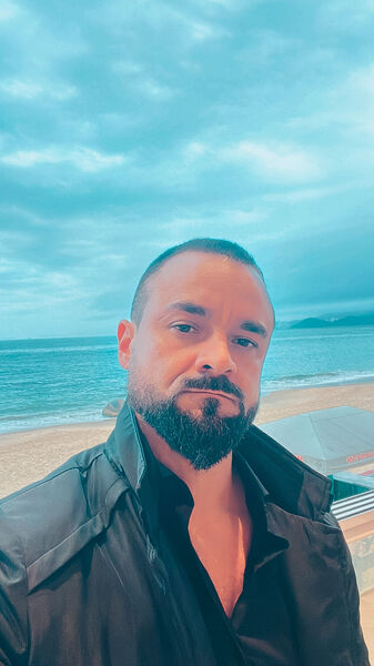  ,   Felipe, 42 ,   c 