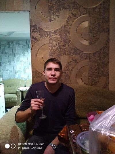  ,   Anton, 29 ,  