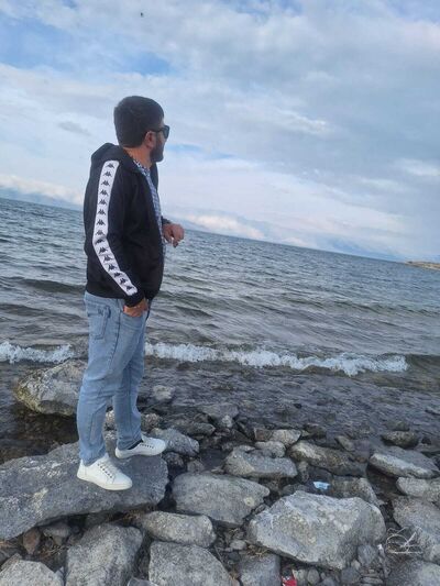  ,   Armen, 34 ,   ,   
