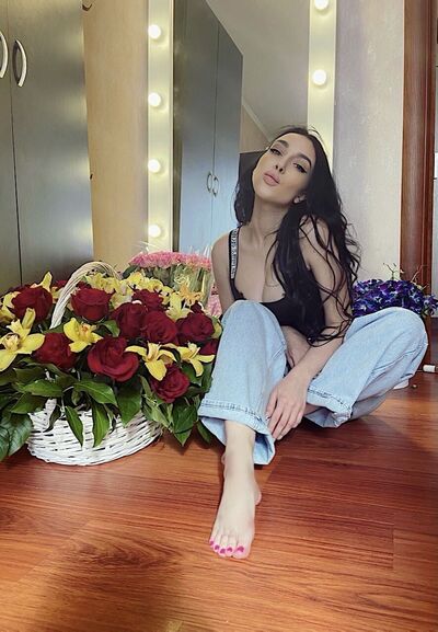  ,   Daria, 26 ,   c 