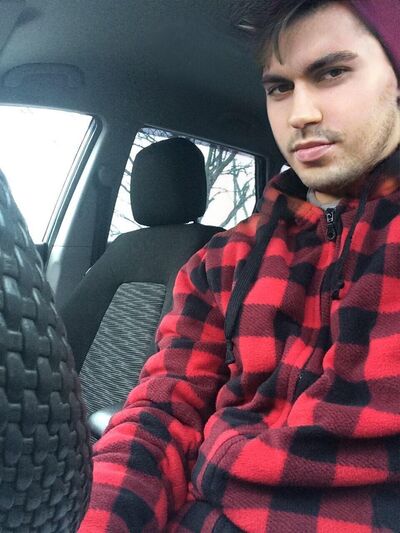  ,   Vk vitgromm, 32 ,   ,   , c 