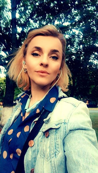  ,   Viktoria, 37 ,   ,   