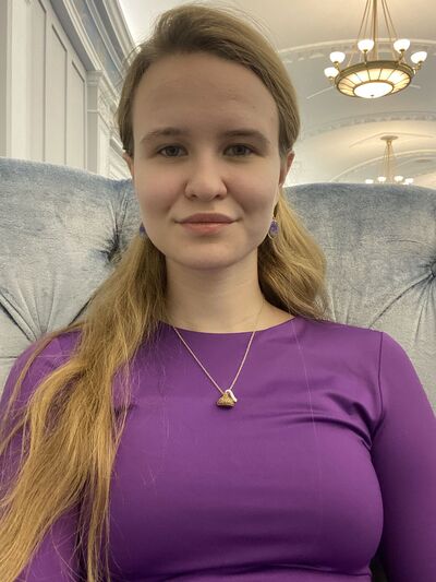  ,   Julia, 24 ,   ,   