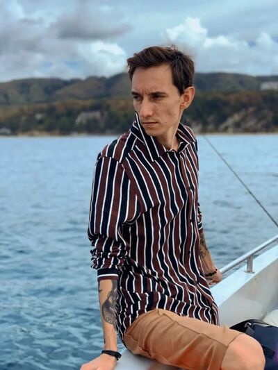  -,   Alexander, 32 ,   ,   , c 