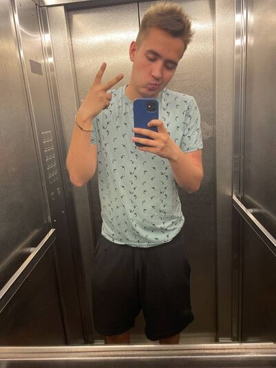  ,   Tom, 23 ,   ,   