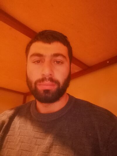  ,   Garnik, 28 ,   ,   