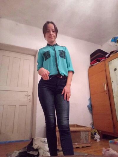 ,   Zarina, 28 ,   