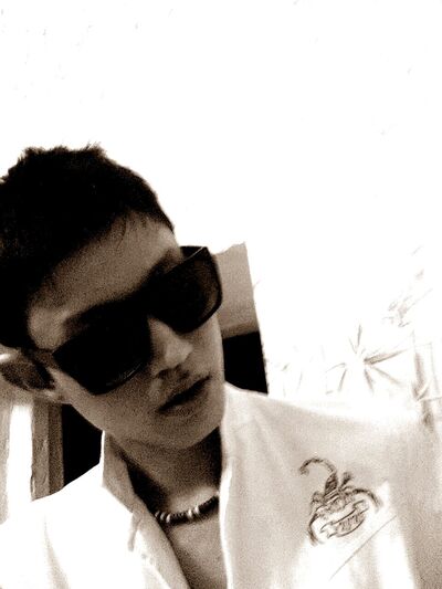  ,   Adlet, 32 ,   ,   , c 