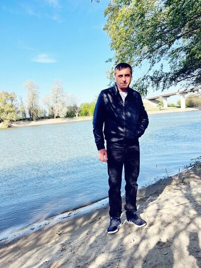  ,   Artur, 37 ,   ,   