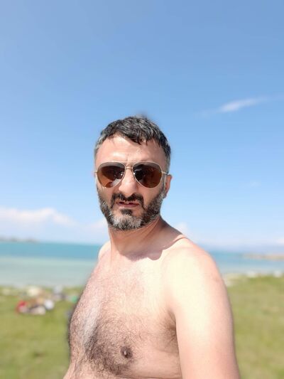  ,   Armen, 49 ,   ,   