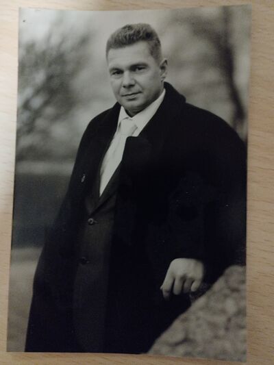  ,   Holger, 48 ,   ,   