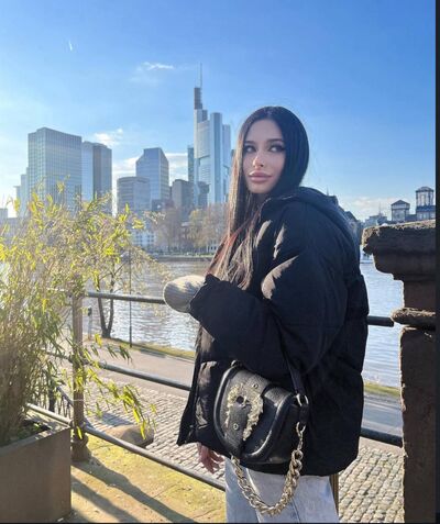  ,   Corina, 28 ,   