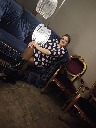  ,   Tanya, 37 ,   