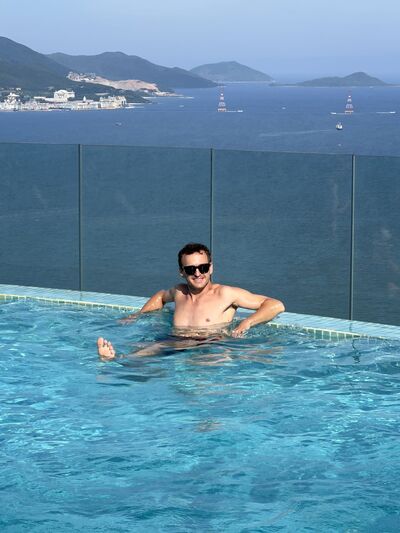  ,   Artem, 39 ,   ,   