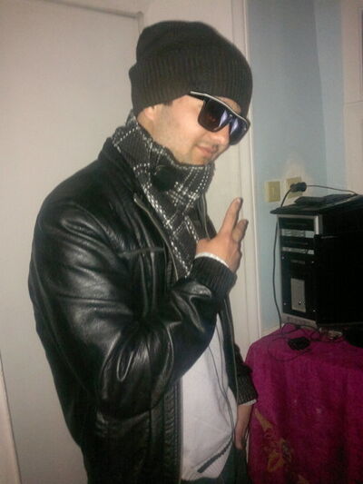  ,   Karim, 32 ,   ,   , c 