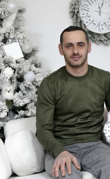  ,   Armen, 36 ,   ,   