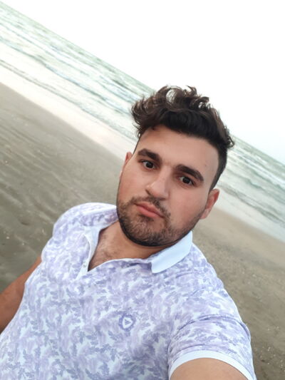  ,   Emil, 32 ,   ,   , c 