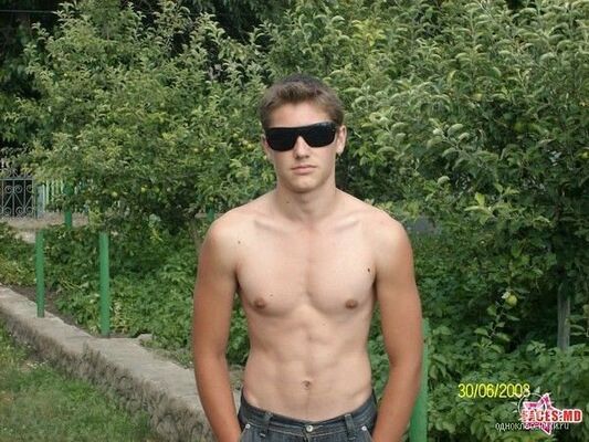  ,   Alex, 33 ,   