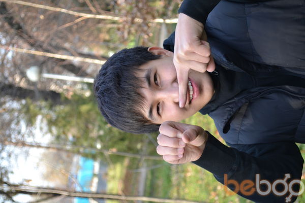  ,   Muha, 32 ,   