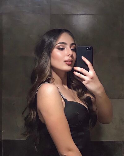  Palais-Bourbon,   Alina Tarano, 22 ,   ,   