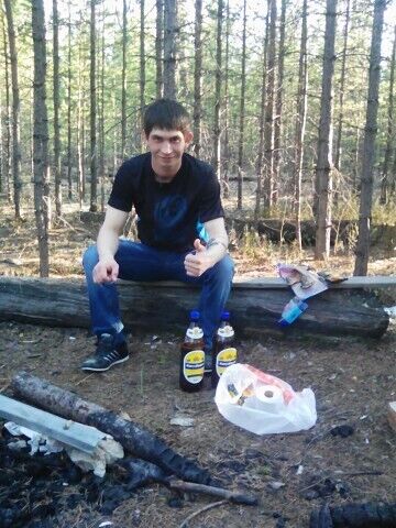  20360682  Viktor, 33 ,    